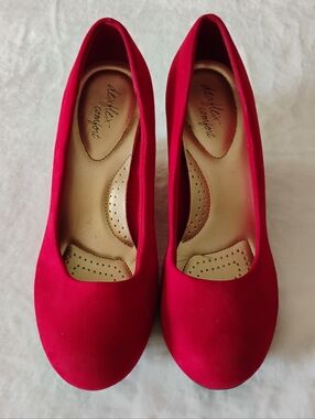 Dexflex Comfort Red Faux Suede Women's Wedge Heels Size 10